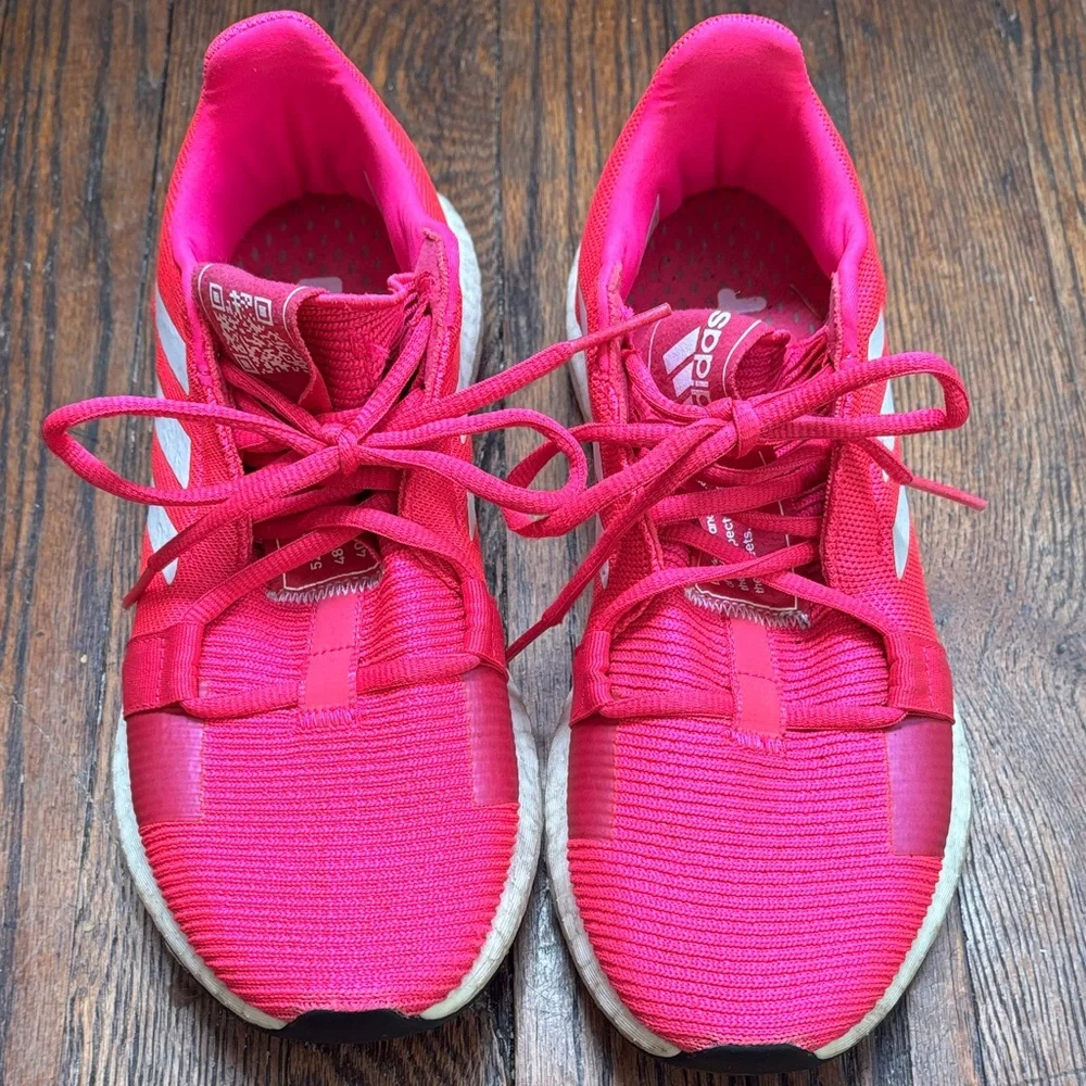 Adidas Adult Vibrant Pink Sneakers sz 8 - Picture 1 of 8